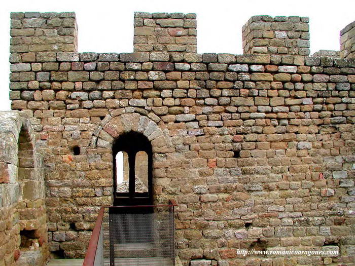 TORRE DE LAREINA: DETALLE PUERTA ACCESO A CAMINO DE RONDA Y TORRE HOMENAJE